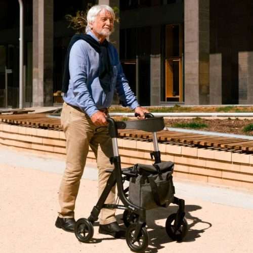Andador con asiento y bolsa extraible