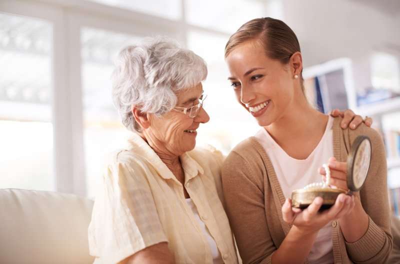 Cómo Tratar a una Persona con Alzheimer