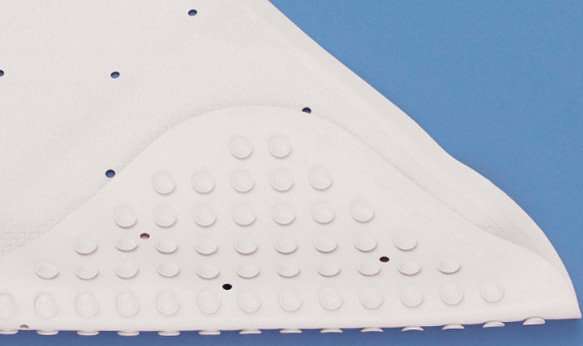 Detalle de la alfombra con ventosas para ducha y bañera