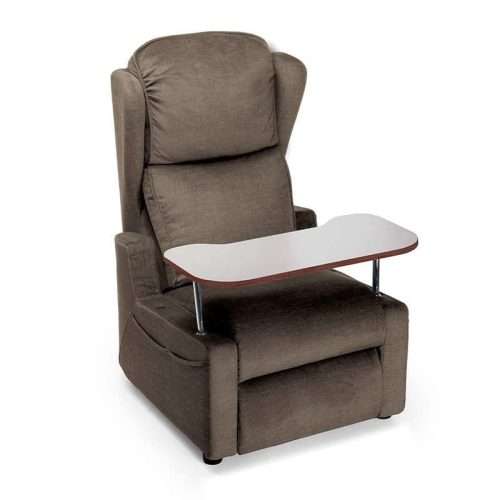 Sillón elevador Clyzia con bandeja colocada para usar como asiento de mesa