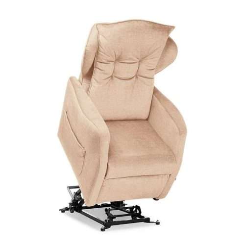 Sillón elevador Dafne elevándose hacia delante para facilitar el asiento asistido