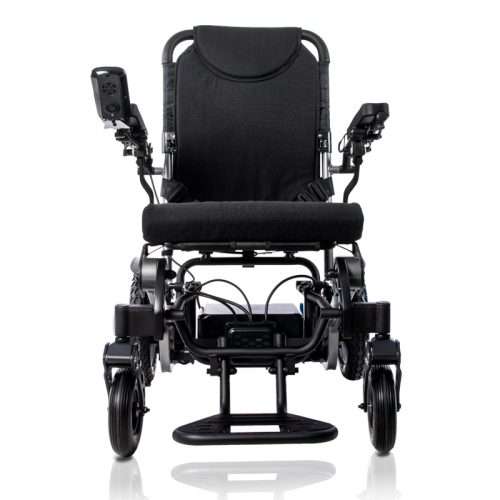 Vista frontal de la silla eléctrica Kittos Country Plus con plataforma reposapiés