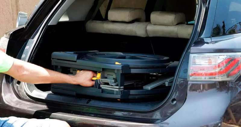 Silla de ducha wheelable compacta para transporte