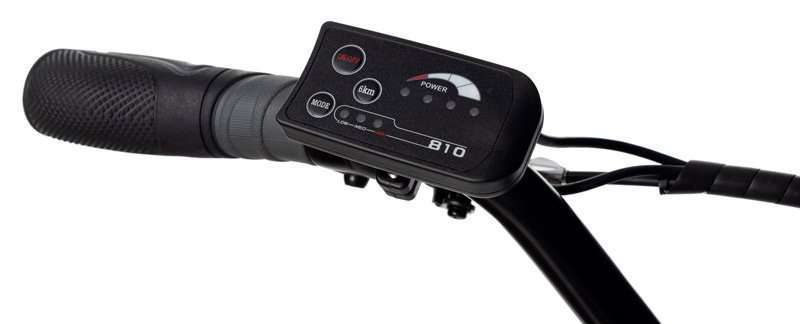 Detalle del panel de control del triciclo eléctrico para adultos