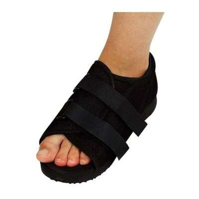 Pie con zapato postquirúrgico para cirugía del antepié y dedos