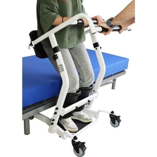 Silla de transferencia con acolchados y ruedas con freno