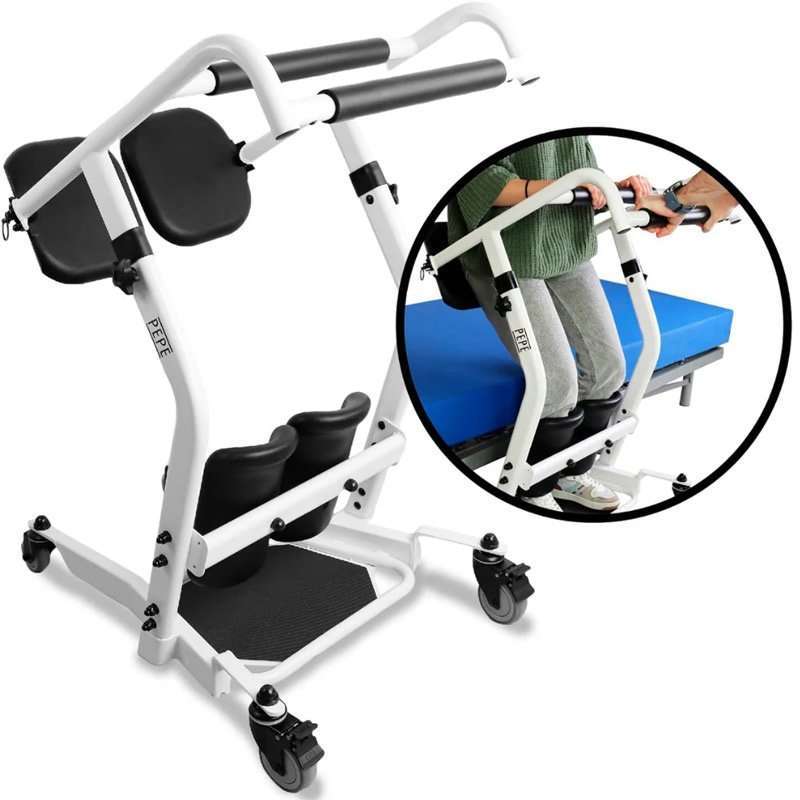 Silla de transferencia colocada frente a cama