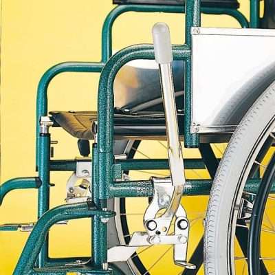 Alargador de freno en silla de ruedas para alcanzar la palanca con facilidad