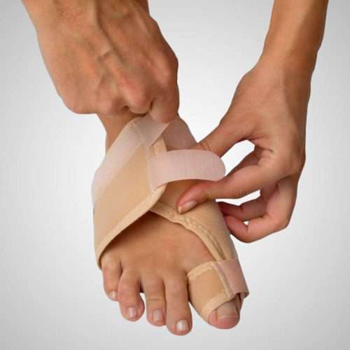 Ortesis nocturna Hallux Valgus VAL100 colocada para corrección del juanete
