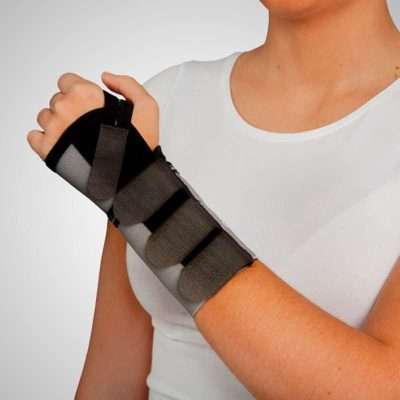 Muñequera inmovilizadora con férula de aluminio y cierre de velcro