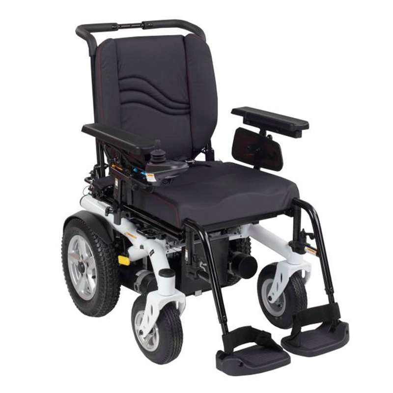 Vista frontal de la silla eléctrica RUEBA CT con reposapiés y asiento acolchado