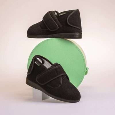 Zapato ortopédico Marc negro con cierre ajustable en talón y empeine