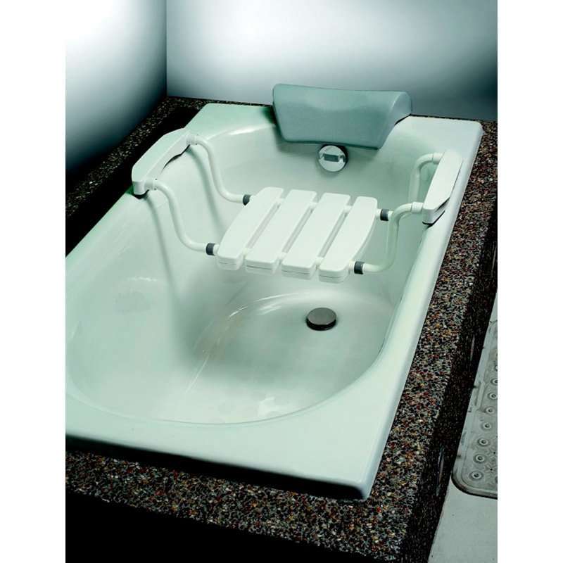 Asiento de bañera Mayotte con estructura de aluminio pintado y asiento de listones apoyado sobre los bordes de la bañera