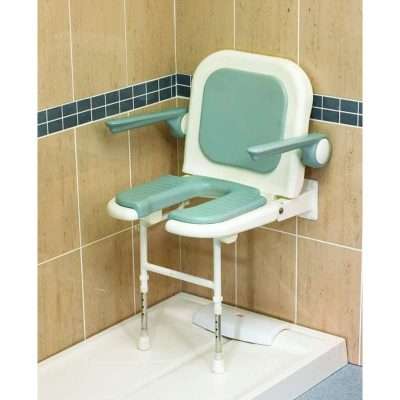 Asiento plegable en herradura Maldivas abierto en la ducha con asiento acolchado, respaldo y reposabrazos elevadores