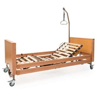 Cama articulada elevadora Aries Low con somier de lamas de madera, barandillas y trapecio incorporador