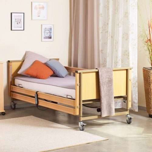 Cama Aries articulada y elevadora con barandillas laterales en dormitorio