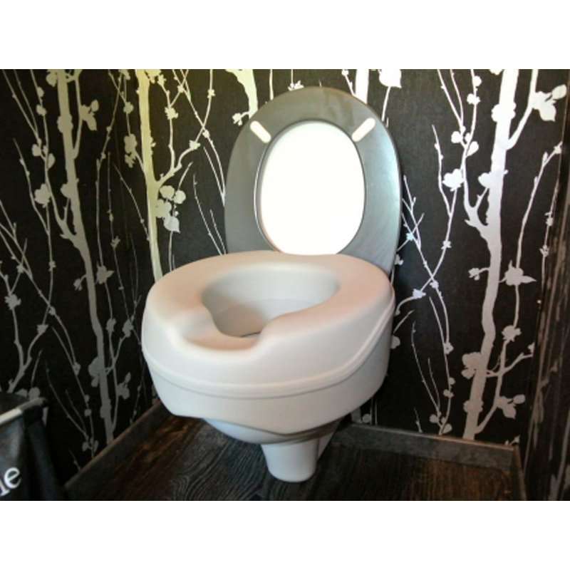 Asiento elevador blando de WC Soupless colocado sobre la taza del inodoro