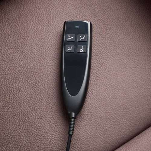 Mando con botones para controlar respaldo y reposapiés del sillón Dune