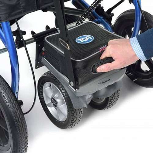 Detalle del motor de ayuda TGA Heavy instalado en silla de ruedas manual