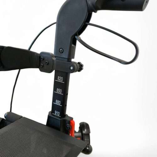 Detalle de la regulación en altura de las empuñaduras del Rollator Karbon