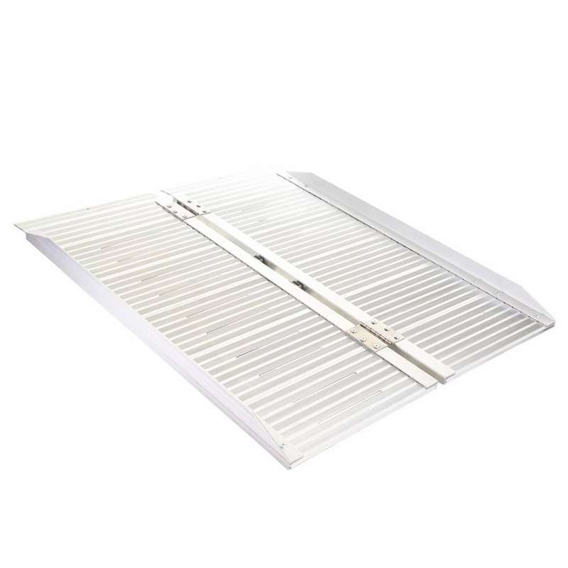 Vista abierta de la rampa portátil plegable de aluminio de una sola pieza