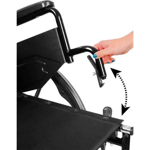 Detalle del reposabrazos abatible de la silla de ruedas de acero autopropulsable