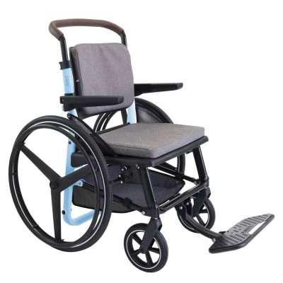 Silla de ruedas autopropulsable KMINA PRO azul con asiento acolchado y ruedas grandes