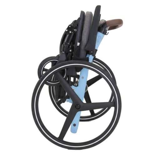 Silla de ruedas autopropulsable KMINA PRO plegada para facilitar el transporte y almacenaje