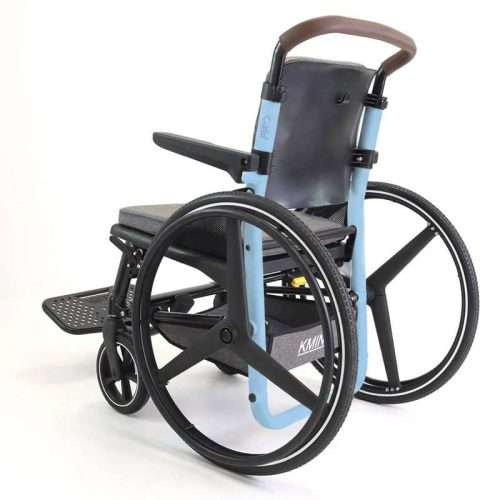 Parte trasera de la silla de ruedas autopropulsable KMINA PRO con ruedas de autopropulsión