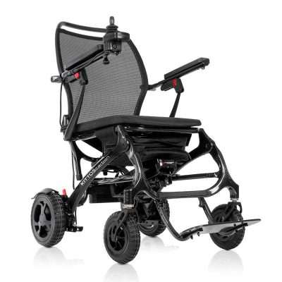 Silla eléctrica Kittos Carbon de fibra de carbono con joystick, reposapiés y diseño compacto