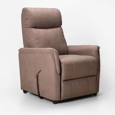 Vista lateral del sillón Gobi con tapizado simil piel y estructura relax