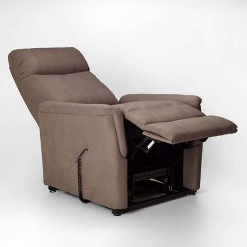 Vista del sillón elevador Gobi en modo relax con reposapiés extendido