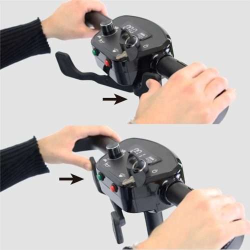 Detalle de las palancas de control del scooter eléctrico PP1004 para avanzar y retroceder