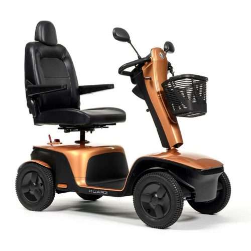 Scooter eléctrico Kuarz en color naranja perlado con cesta delantera