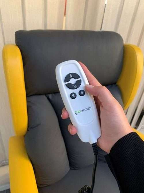 Detalle del mando con cable del Sillón Elevador Proclassic