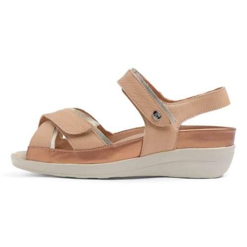 Par de sandalias casuales de mujer 20723 en color beige con doble tira regulable