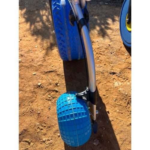 Detalle de las ruedas del rollator City Beach Plus