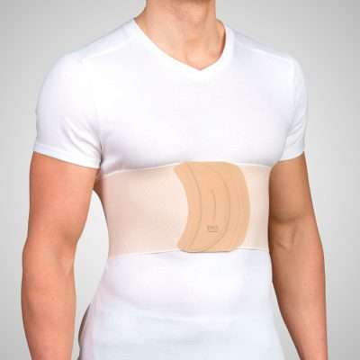 Faja costal elástica FJ341 colocada alrededor del tórax