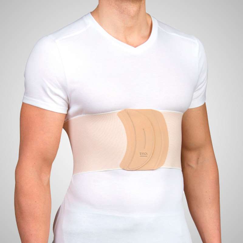 Faja costal elástica FJ341 colocada alrededor del tórax