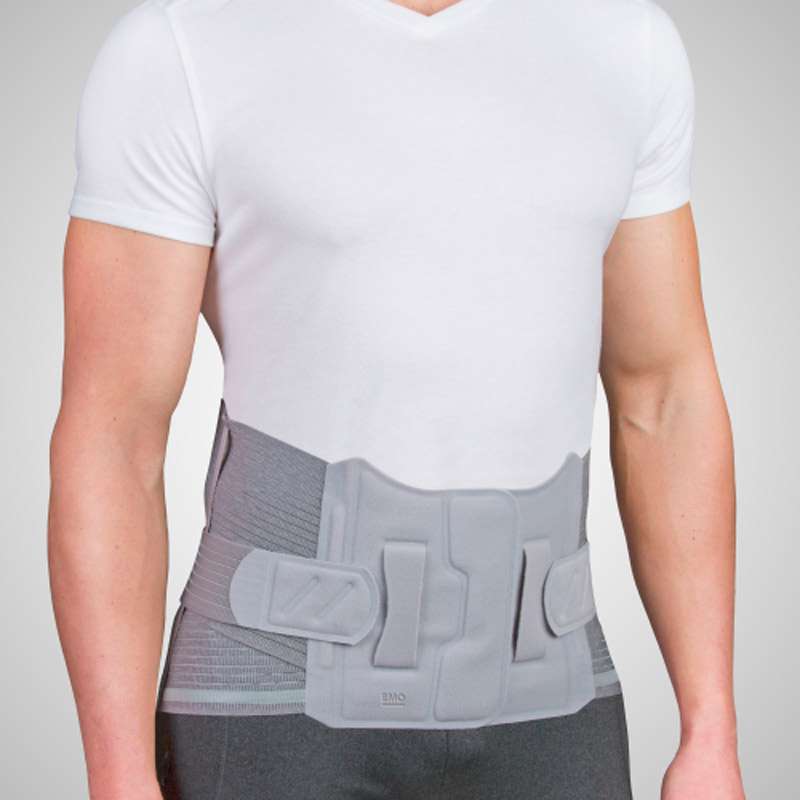 Ortesis lumbosacra alta ajustable Lumback FJ204 colocada