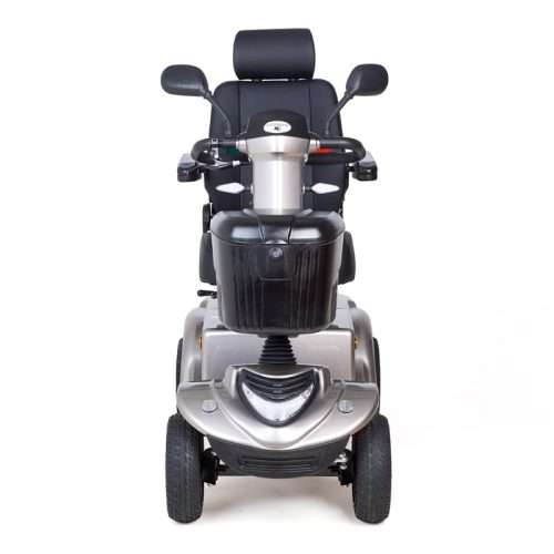 Vista frontal del scooter eléctrico PEGASUS