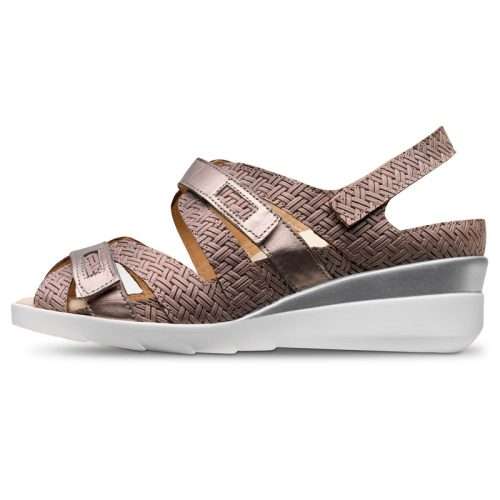 Sandalia 20672 con cuña y tiras de velcro en acabado metal