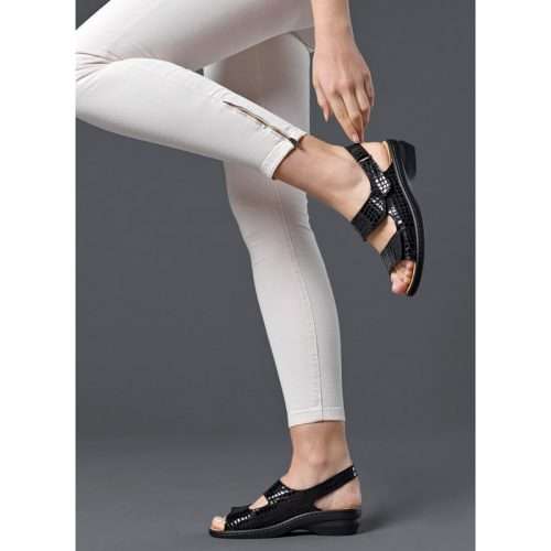 Mujer con sandalias 20612 de doble tira con velcro y cuña