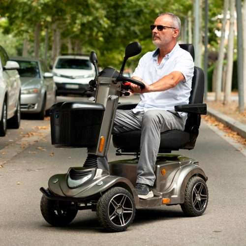 Scooter eléctrico PEGASUS en desplazamiento